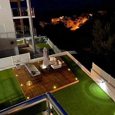 Ellavis Apartmán *