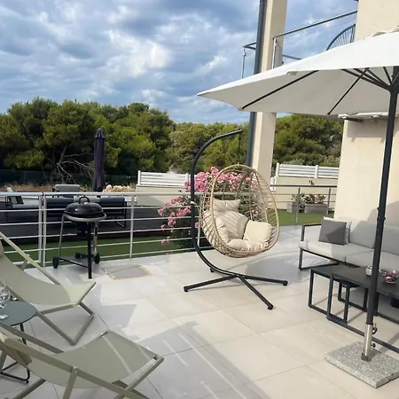 Διαμέρισμα Ellavis *