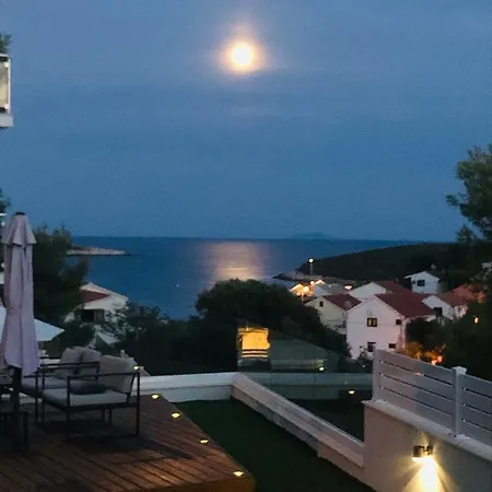Ellavis Apartment