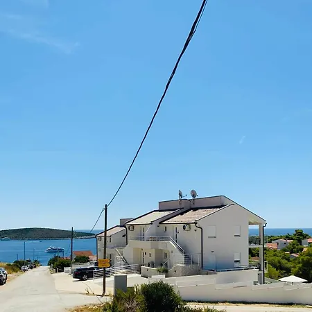 Apartment Ellavis Vis