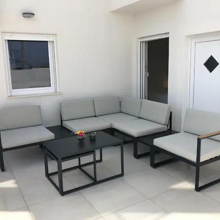 Apartment Ellavis *