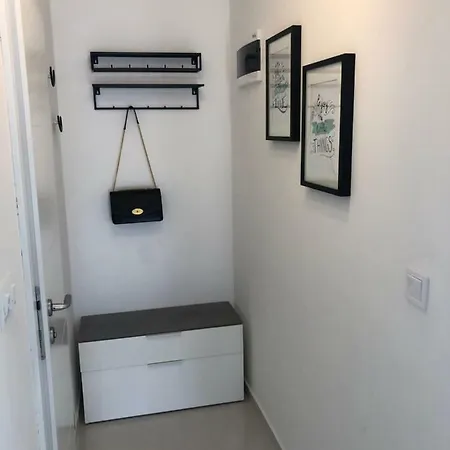 Ellavis Apartment