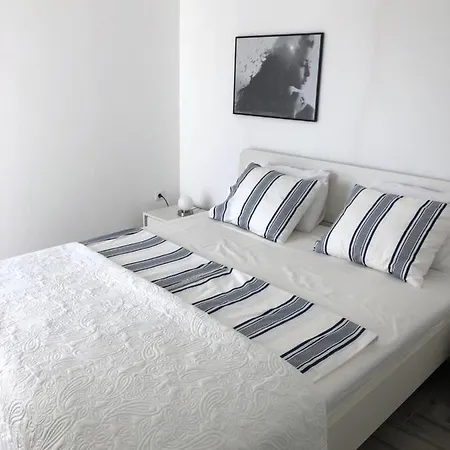 Ellavis Apartment