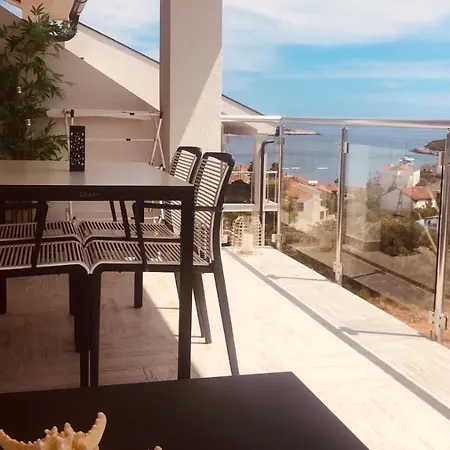 Ellavis Apartament *