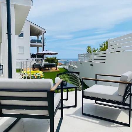 Apartament Ellavis *