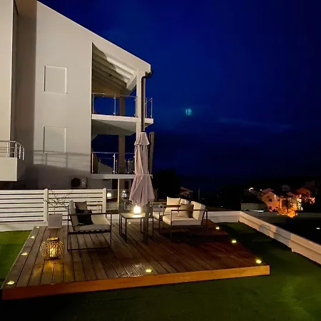 Apartament Ellavis *