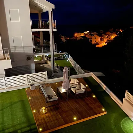 Apartament Ellavis Vis